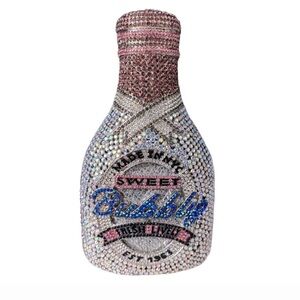 Lets PoP Champagne